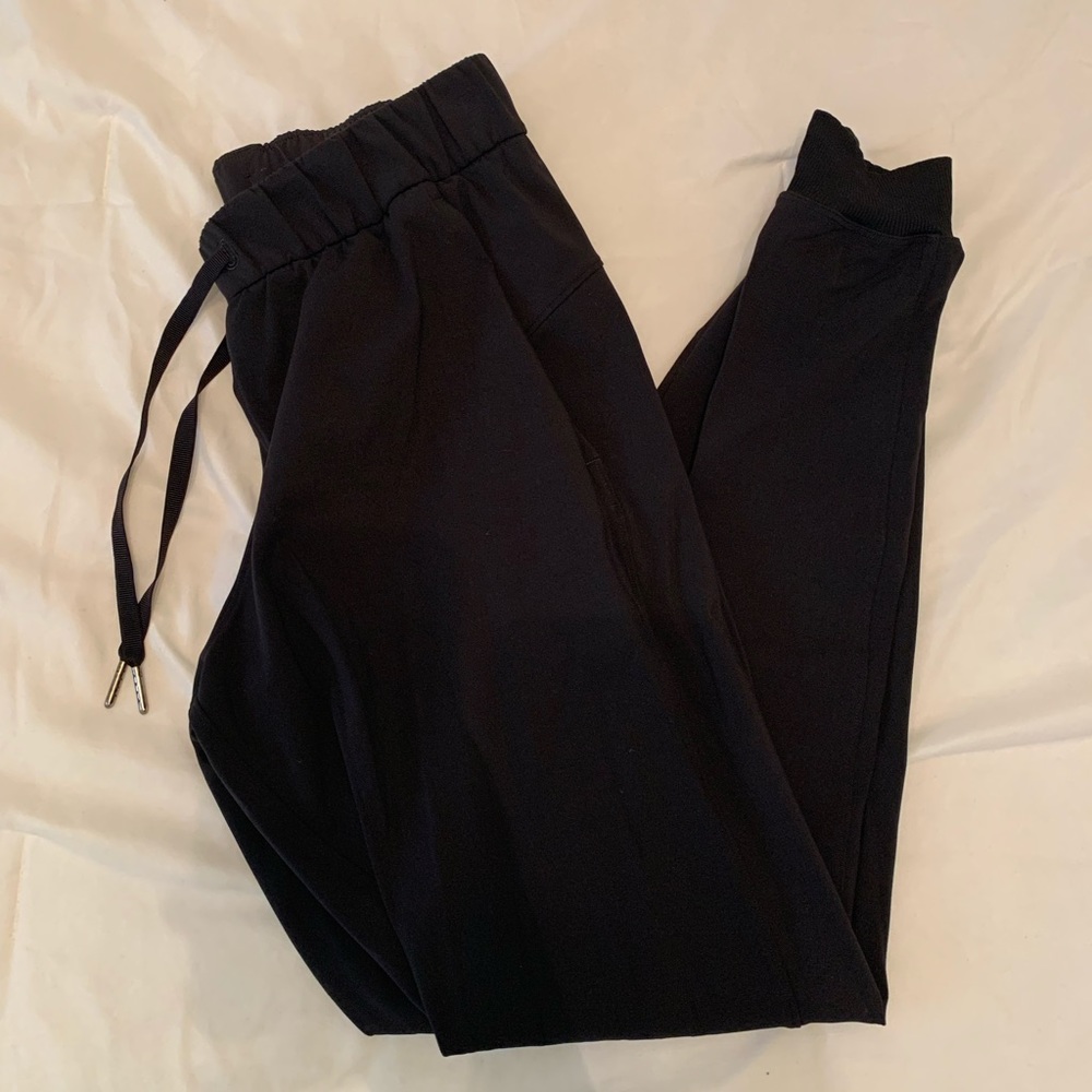 Lululemon black ready to rulu joggers! Size 4, 28”